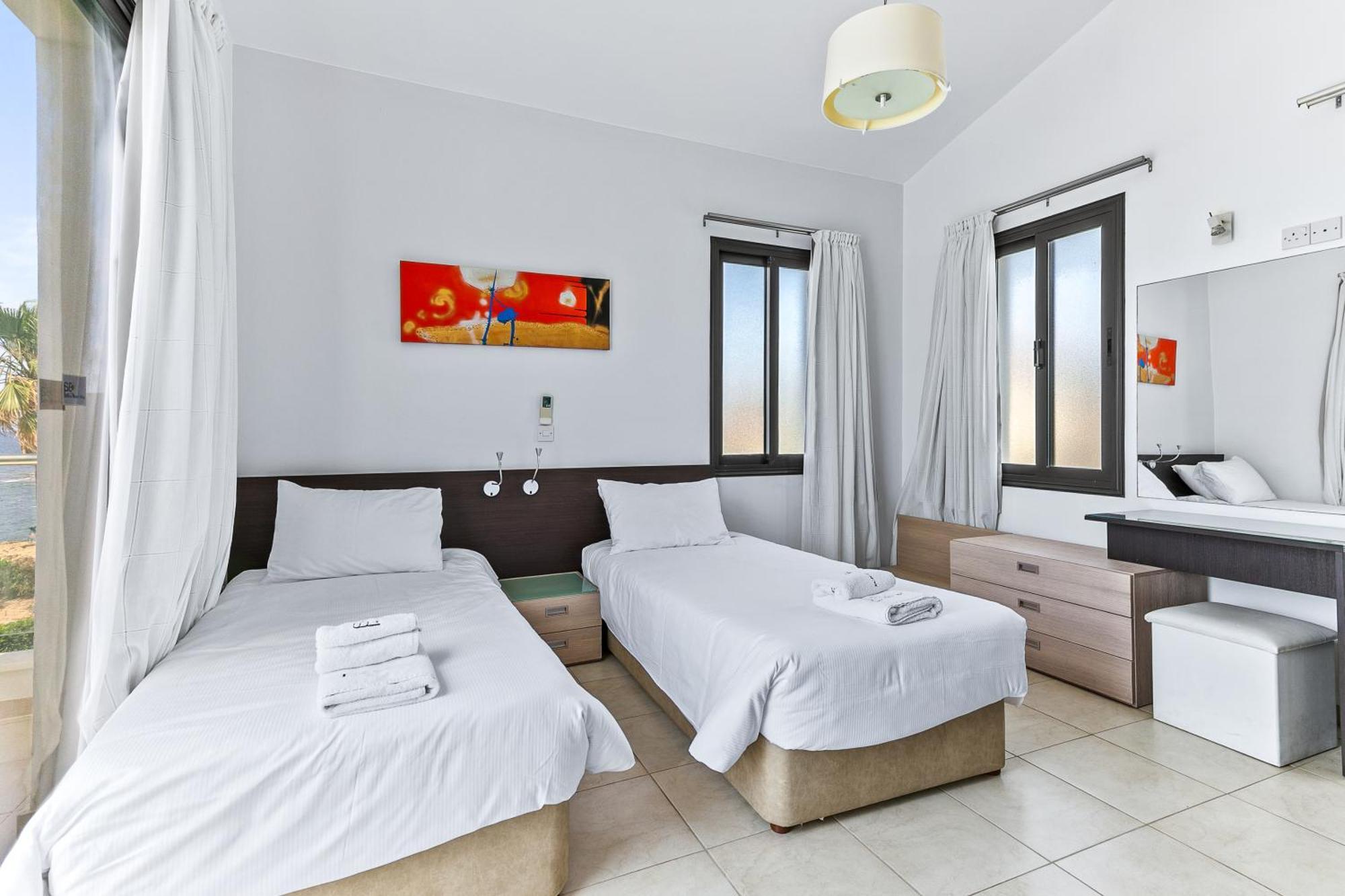 Platzia Beach Villas Paphos Exterior photo