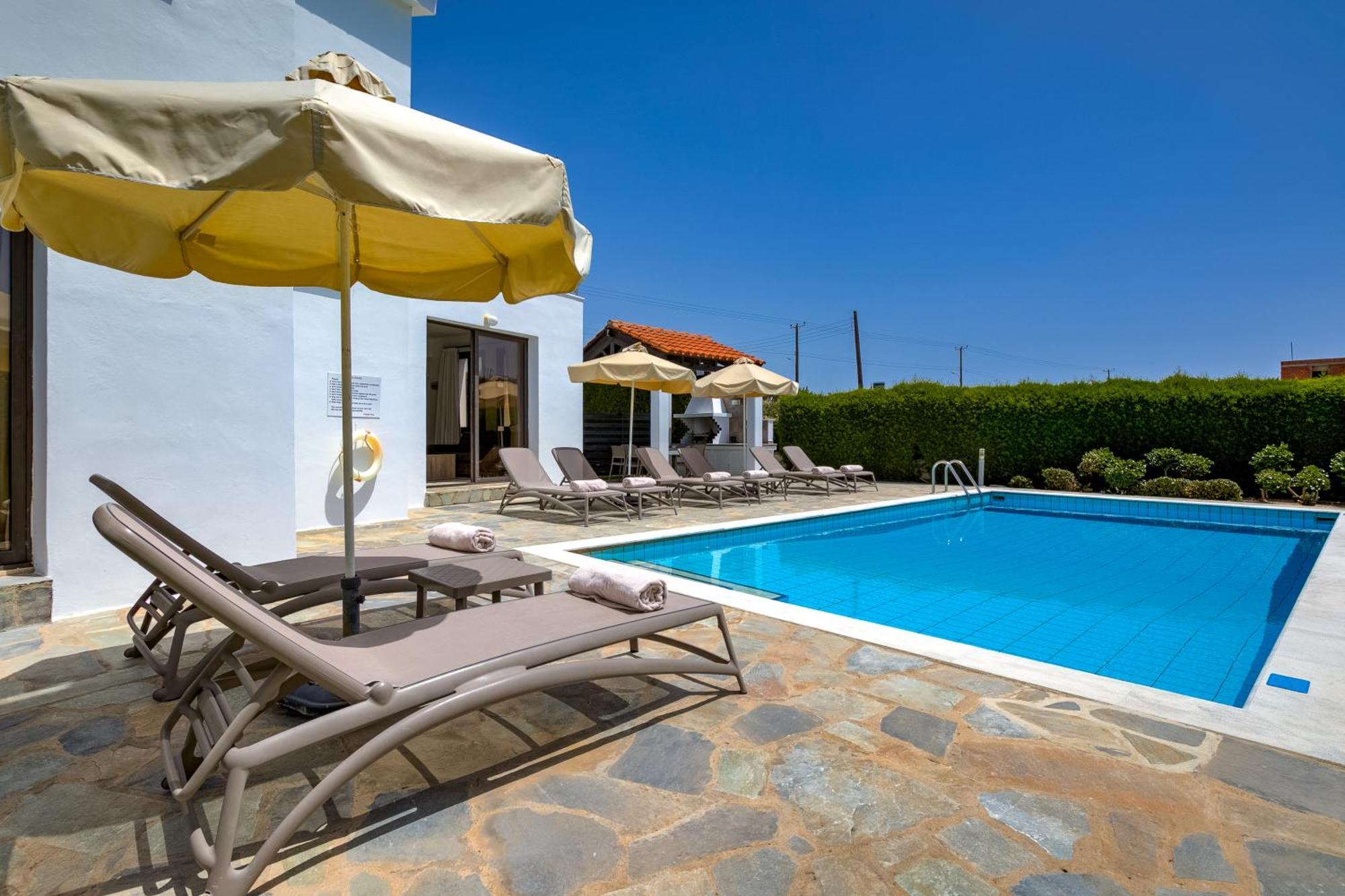 Platzia Beach Villas Paphos Exterior photo